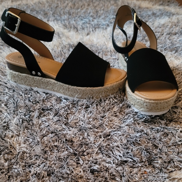 Espadrilles - BNIB - Picture 6 of 9